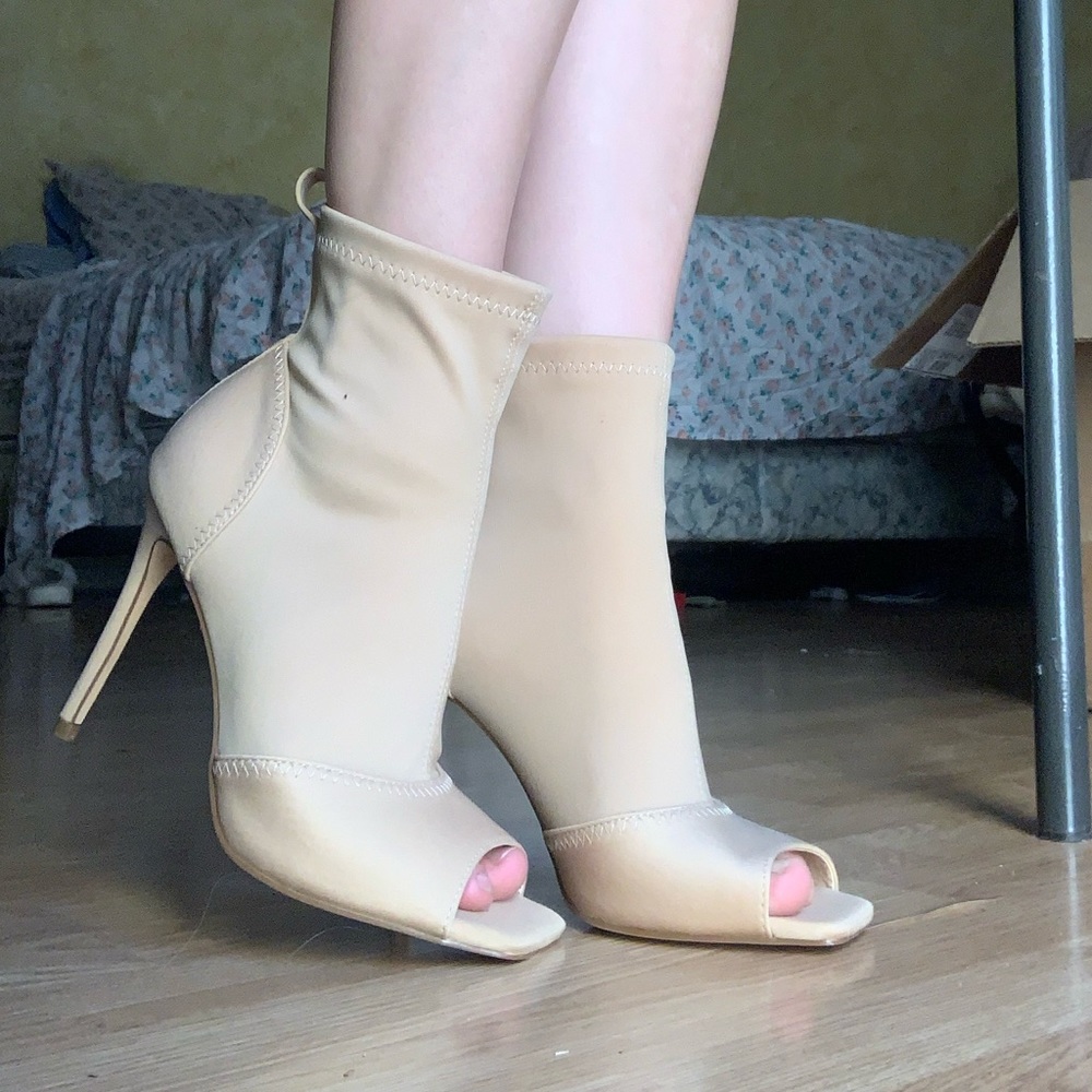 Nude Fashionova booties. Can be customized for cosplays